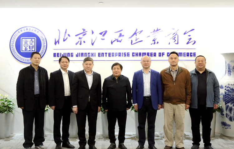 1650244898649008.jpg 江西省政府副省长孙菊生(中)一行与
代表合影.JPG